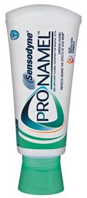 Mosson fogat naponta kétszer, például Sensodyne Pronamel fogkrémmel, amely elősegíti a meggyengített fogzománc újbóli megerősítését.